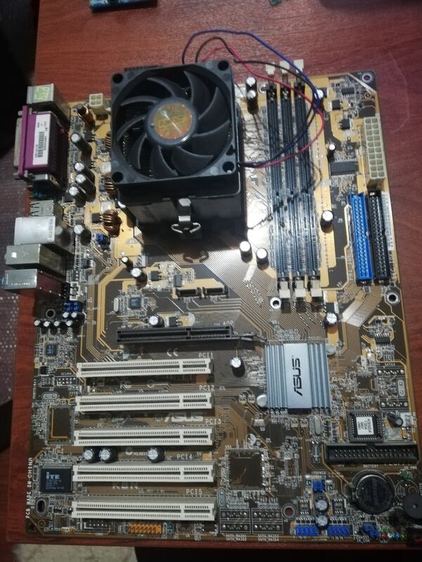 Asus-K8n-Amd-Anakart.jpeg