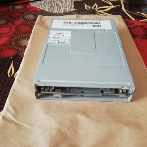 1.44 mb disket sürücüsü çalışır durumda kapaksız