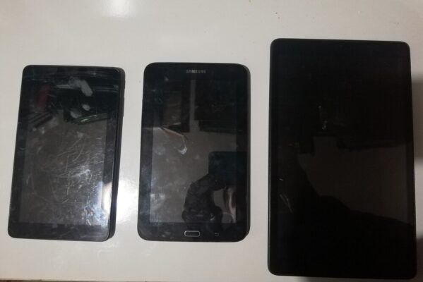 3 adet arızalı tabet bozuk tablet  
