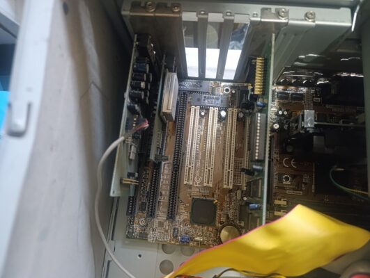 isa slotlu kasa win 98 serial portlu  