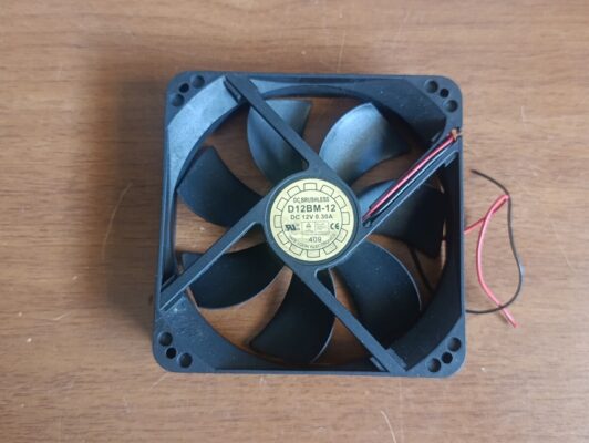 d12bm-12 12 volt 0.30a soğutucu fan  
