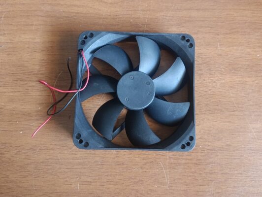 d12bm-12 12 volt 0.30a soğutucu fan  